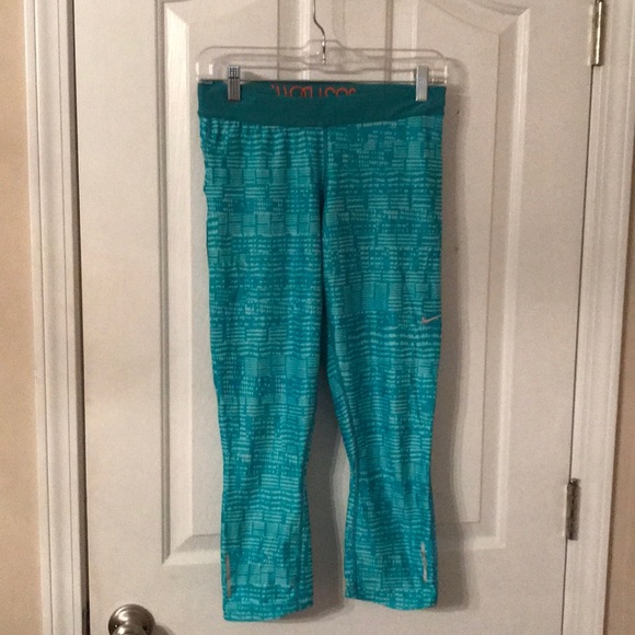 Nike Pants - ✔️ Nike Turquoise Crops